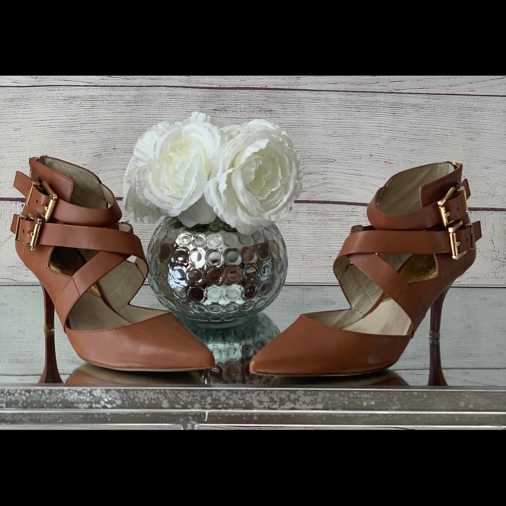 Michael Kors Camel Brown Pumps with gold buckle Sz 8.5